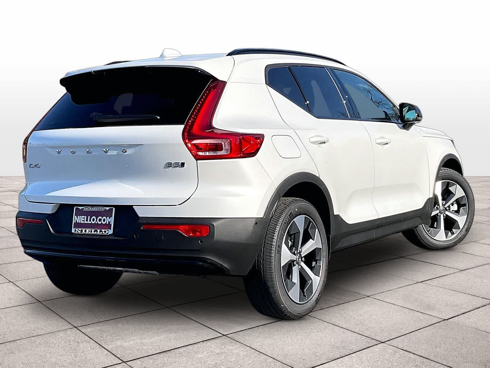 New 2026 Volvo XC40 B5 Plus w/ Protection Package Premier AWD/4WD image 4