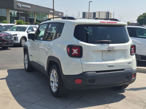 Used 2018 Jeep Renegade Latitude FWD image 7
