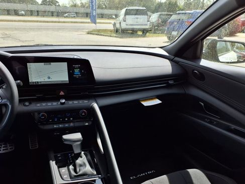 New 2025 Hyundai Elantra SEL image 8