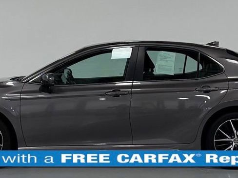 Used 2024 Toyota Camry SE image 2