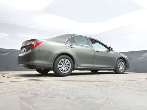 Used 2014 Toyota Camry LE image 41
