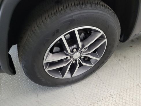 Used 2018 Jeep Grand Cherokee Limited AWD/4WD image 31