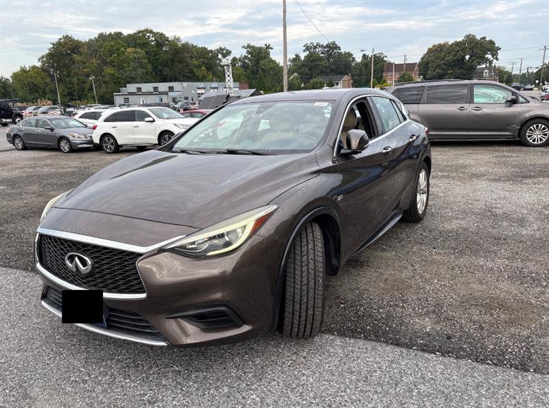 Used 2017 INFINITI QX30 w/ Cargo Package FWD image 4
