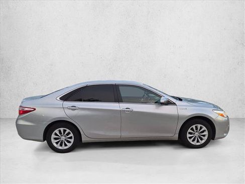 Used 2017 Toyota Camry LE FWD image 4