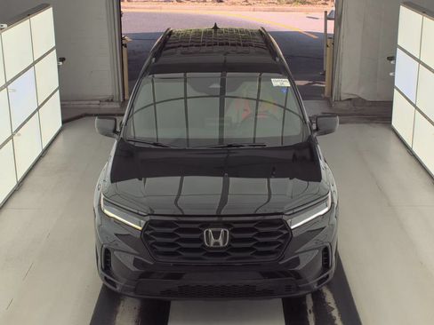 Used 2023 Honda Pilot Sport image 2