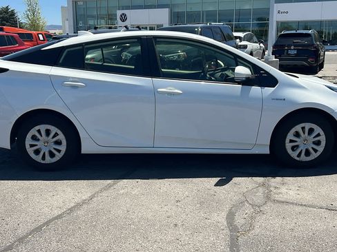 Used 2022 Toyota Prius LE FWD image 4