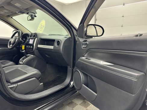 Used 2014 Jeep Compass Latitude w/ Sun/Sound Group AWD/4WD image 29