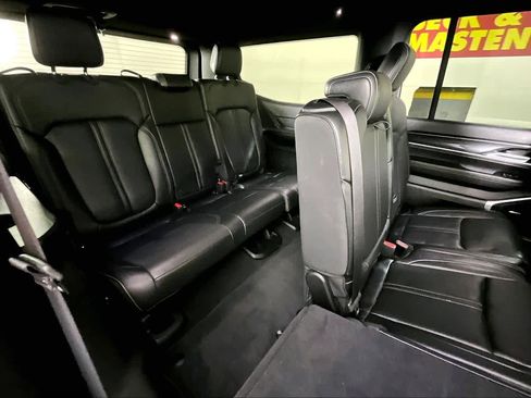 Used 2023 Jeep Wagoneer 2WD image 17