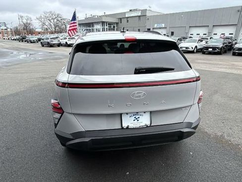 Used 2025 Hyundai Kona SEL AWD/4WD image 6