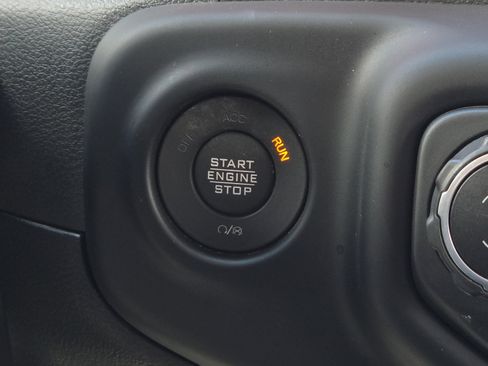 Used 2023 Jeep Gladiator Rubicon w/ LED Lighting Group AWD/4WD image 23