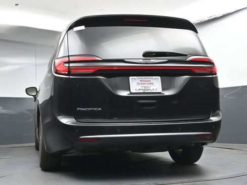 Used 2023 Chrysler Pacifica Touring-L FWD image 29