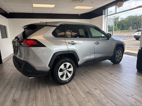 Used 2023 Toyota RAV4 LE AWD/4WD image 3