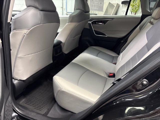 Used 2021 Toyota RAV4 XLE Premium AWD/4WD image 26