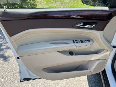 Used 2011 Cadillac SRX Luxury FWD image 39