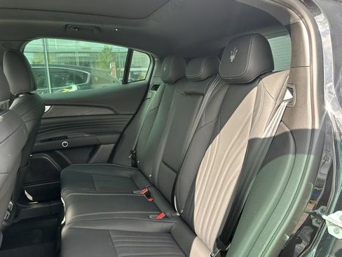 New 2025 Maserati Grecale GT image 8