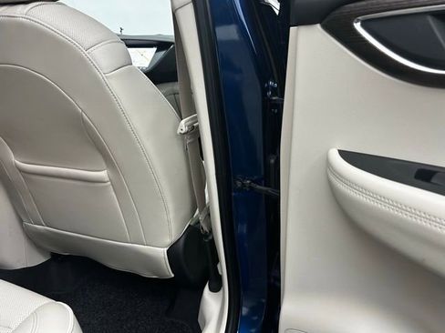 Used 2022 Buick Envision Avenir w/ Technology Package II image 41