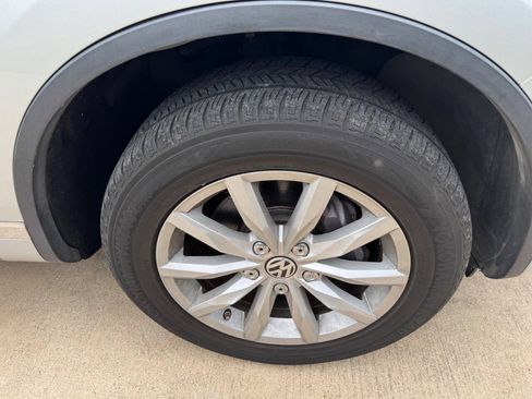 Used 2016 Volkswagen Touareg Sport AWD/4WD image 18