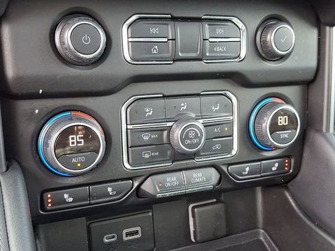 Used 2021 Chevrolet Tahoe Z71 w/ Z71 Signature Package image 16