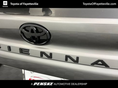 Used 2026 Toyota Sienna XSE FWD image 21