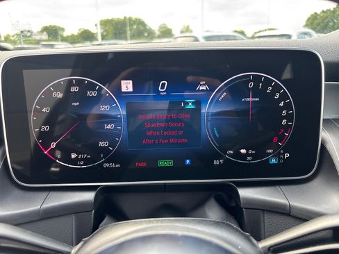 Used 2025 Mercedes-Benz GLC 350e 4MATIC image 15