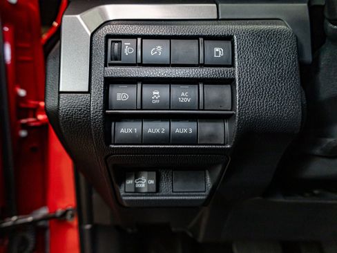 Used 2025 Toyota Tacoma TRD Off-Road image 21