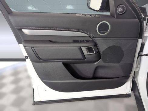 Certified 2025 Land Rover Discovery Dynamic SE image 17