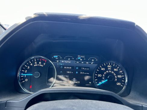 Used 2015 Ford F150 Platinum w/ Equipment Group 701A Luxury AWD/4WD image 16