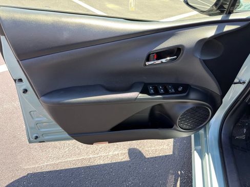 Used 2017 Toyota Prius Three Touring w/ Carpet Mat Package FWD image 13