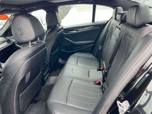 Used 2022 BMW 530i xDrive w/ Convenience Package image 10