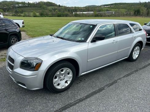 Used 2005 Dodge Magnum SE RWD image 52