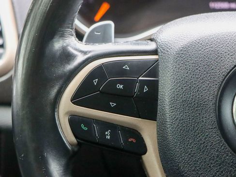 Used 2017 Jeep Grand Cherokee Laredo RWD image 27