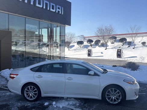 Used 2013 Toyota Avalon image 2