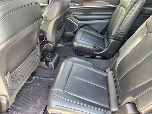 Certified 2022 Jeep Grand Cherokee L Limited w/ Luxury Tech Group II image 32