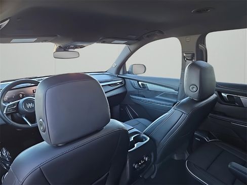 Used 2025 Buick Enclave Preferred image 14