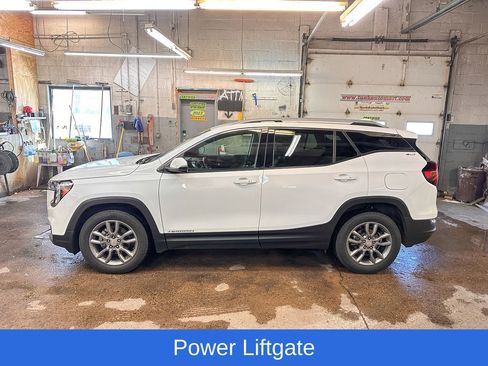 Used 2024 GMC Terrain SLT AWD/4WD image 6
