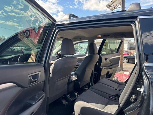 Used 2017 Toyota Highlander LE w/ Protection Package #3 image 14