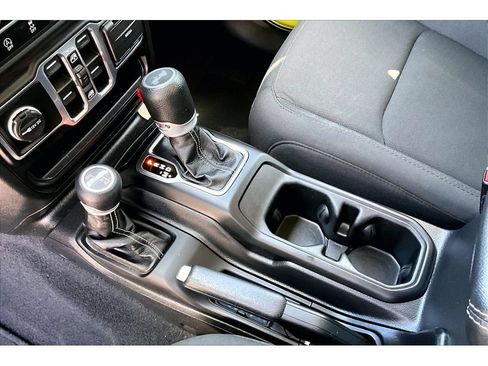 Used 2023 Jeep Wrangler Unlimited Sahara AWD/4WD image 28
