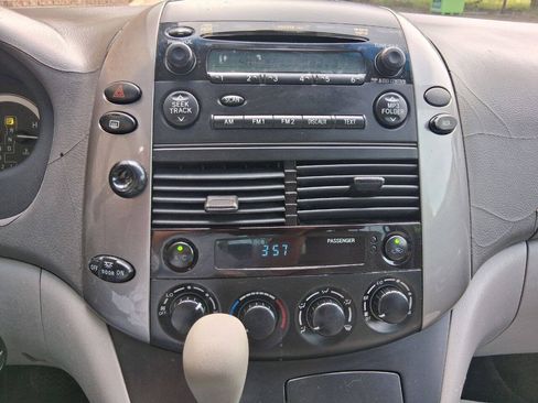 Used 2006 Toyota Sienna CE FWD image 17