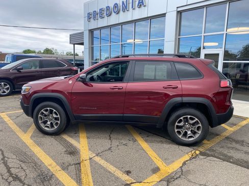 Used 2022 Jeep Cherokee Trailhawk w/ Sun, Sound & Nav Group AWD/4WD image 2