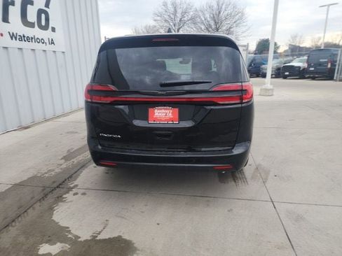 New 2026 Chrysler Pacifica Select w/ S Appearance Package image 19