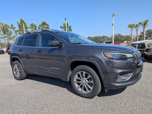 Used 2020 Jeep Cherokee Latitude Plus w/ Cold Weather Group image 2