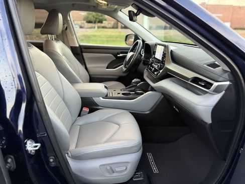 Used 2021 Toyota Highlander XLE FWD image 14