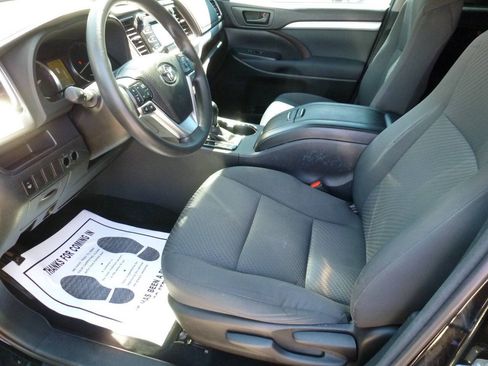 Used 2015 Toyota Highlander LE AWD/4WD image 9