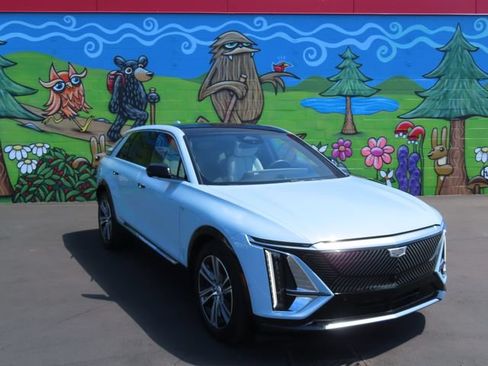 Certified 2024 Cadillac Lyriq Luxury RWD image 1