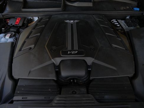 Used 2023 Bentley Bentayga Extended Wheelbase image 26