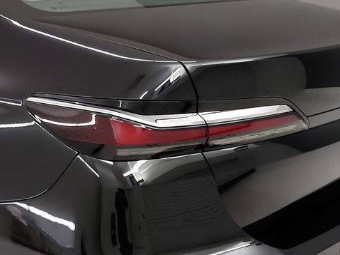 Certified 2023 BMW 740i image 8