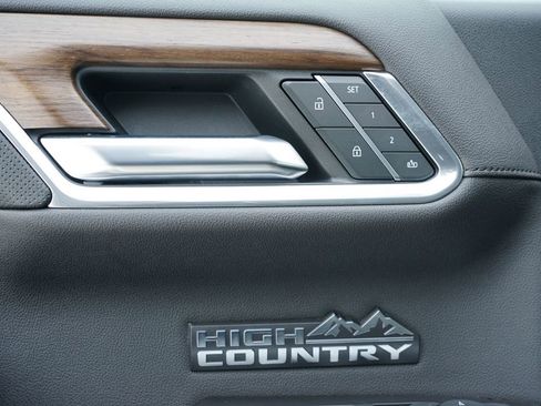 Used 2022 Chevrolet Silverado 1500 High Country w/ High Country Premium Package image 17