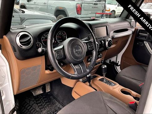 Used 2016 Jeep Wrangler Unlimited Sahara AWD/4WD image 15