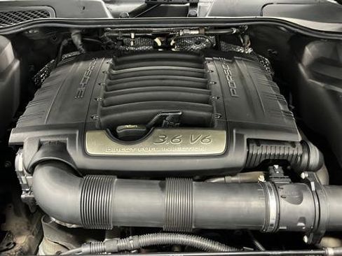 Used 2017 Porsche Cayenne Platinum Edition AWD/4WD image 27