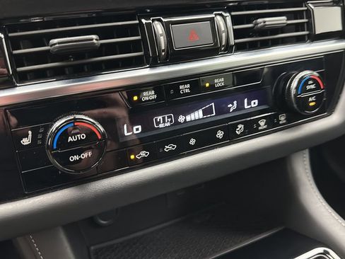 Used 2024 Nissan Pathfinder SV AWD/4WD image 20